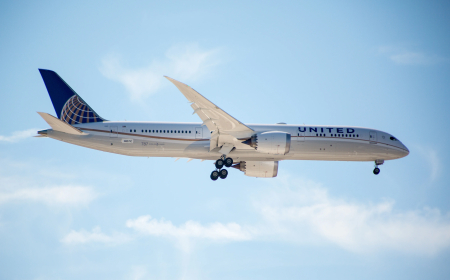 United Airlines Boeing 787 Declares Mayday After Engine Failure Near Washington D.C.