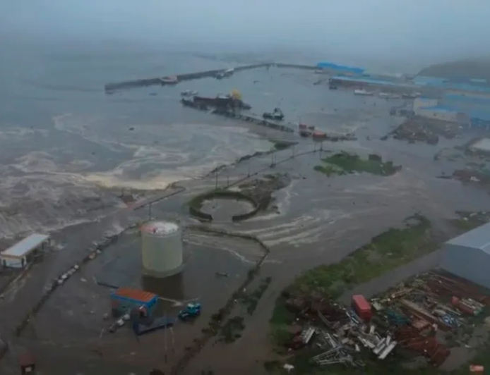 8.8 Earthquake Triggers Tsunami Alerts for U.S., Hawaii, and Pacific Nations